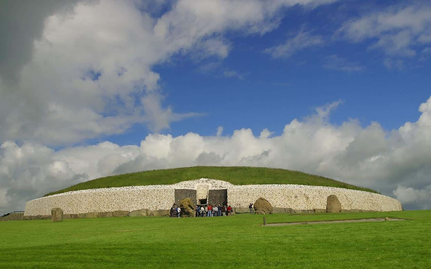 Newgrange Old Passage Tomb Ireland Wallpaper