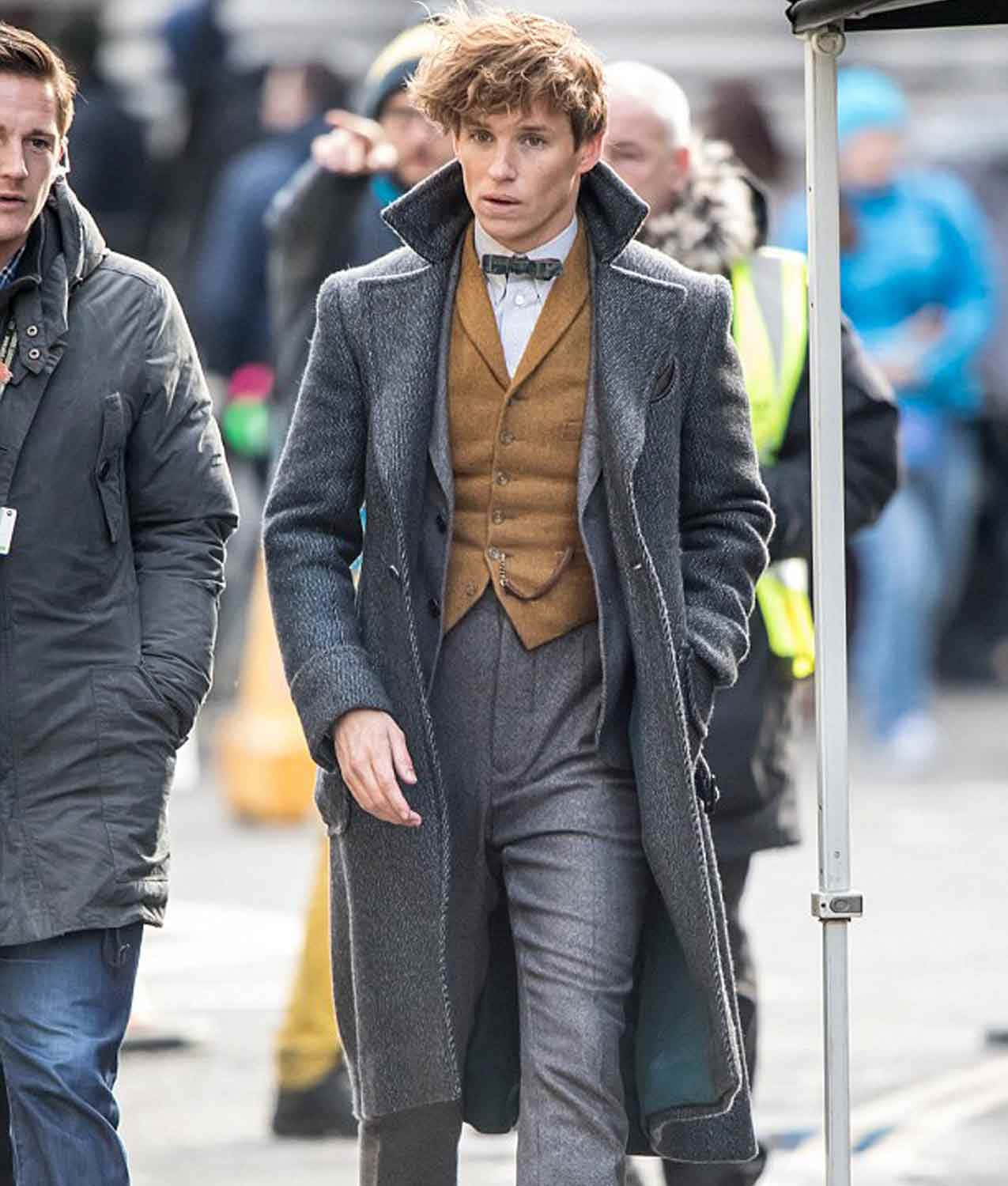 Newt_ Scamander_ On_ Set_ Costume Wallpaper