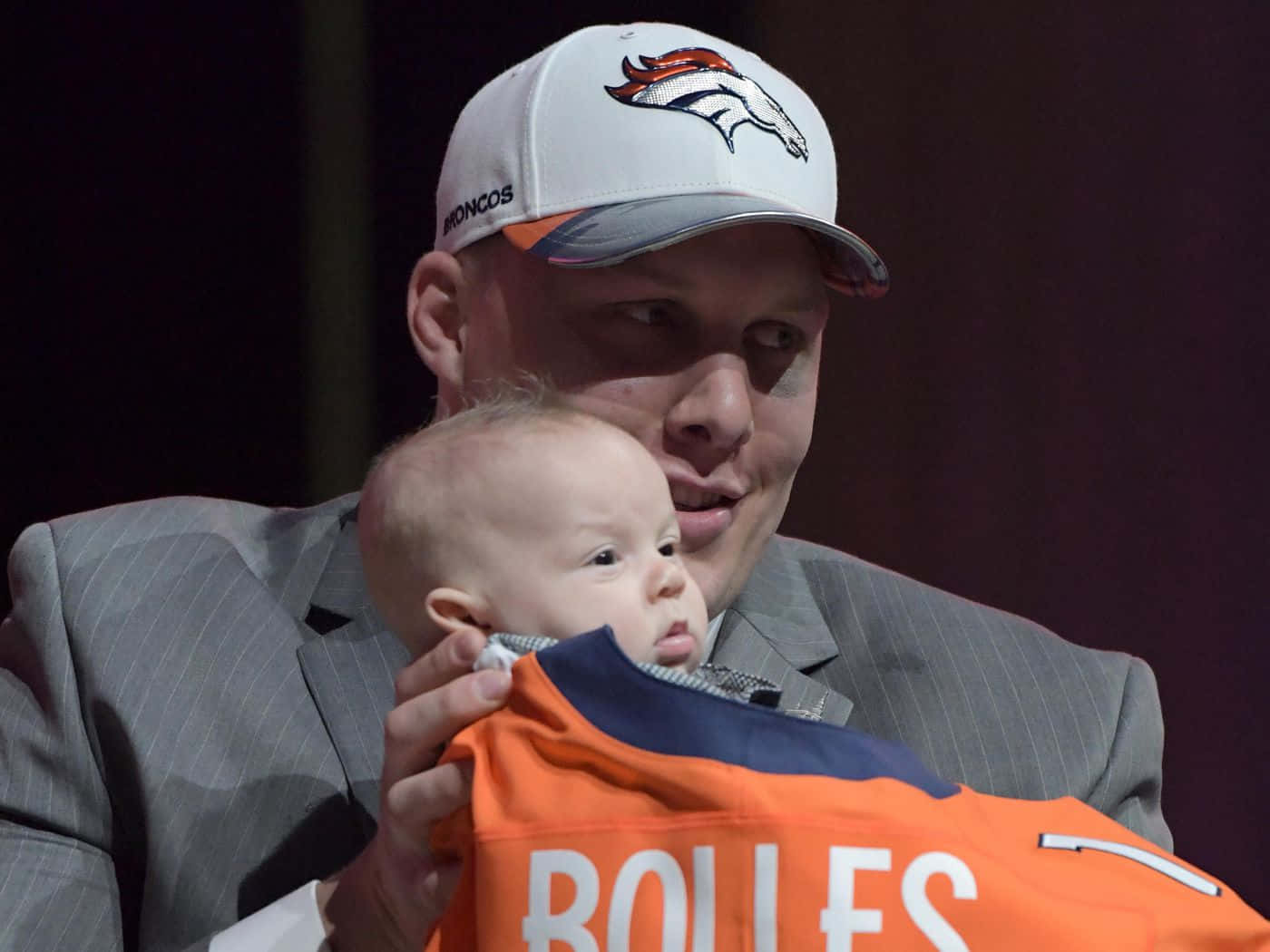 Nfl Draft 2017 Garett Bolles With His Son Wallpaper