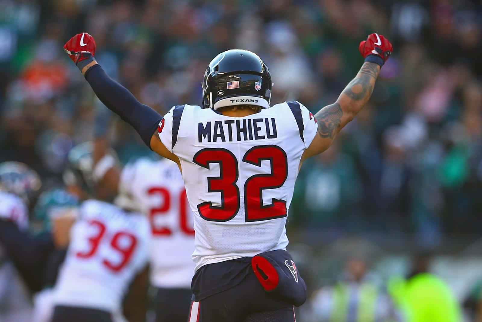 Nfl Safety Tyrann Mathieu In His Iconic # 32 Jersey Wallpaper