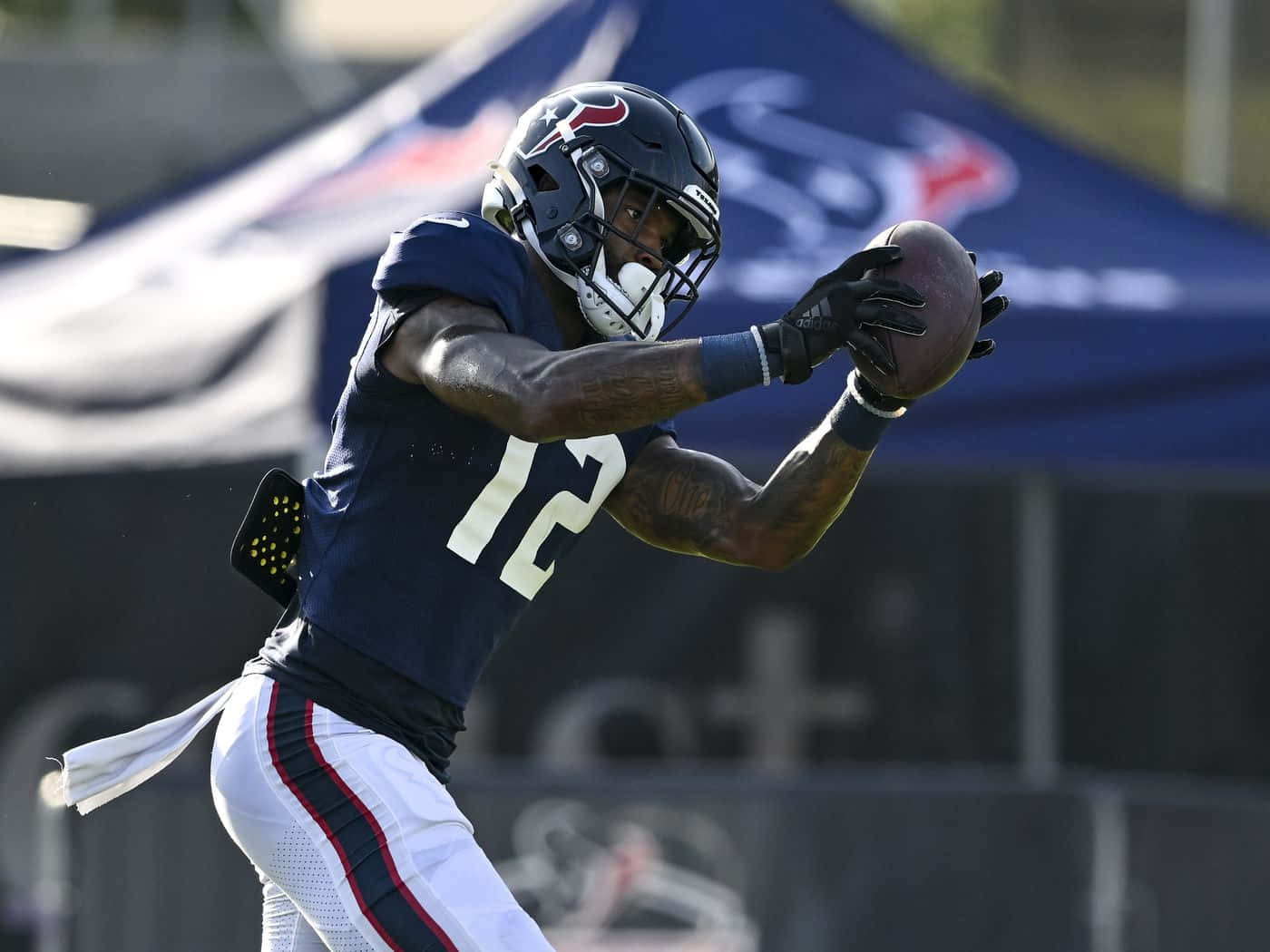 Nico Collins Houston Texans Catch Practice Wallpaper