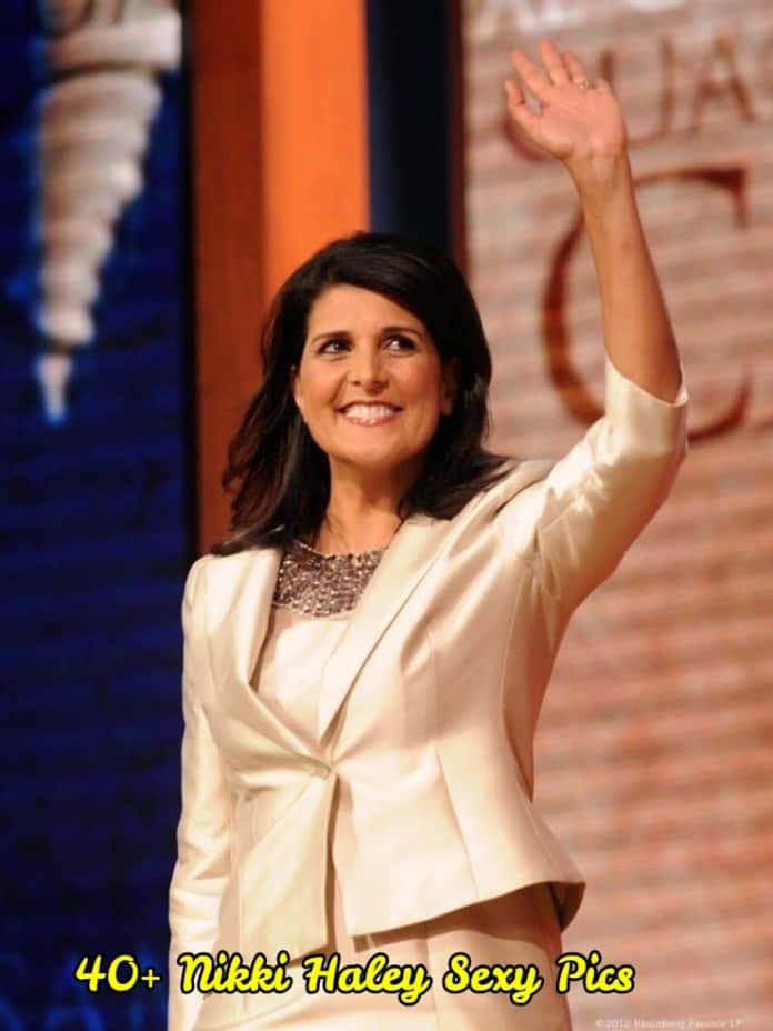 Nikki Haley Enthusiastically Waving To The Crowd Wallpaper