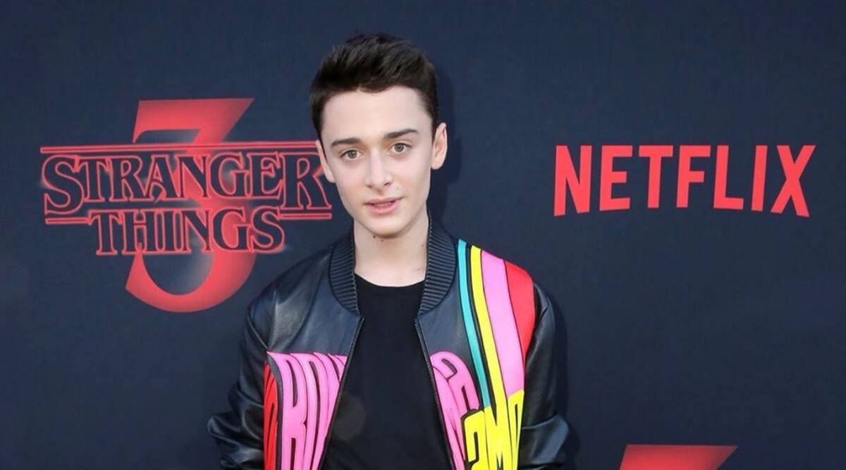 Noah Schnapp Half-body Photo At Premiere Wallpaper