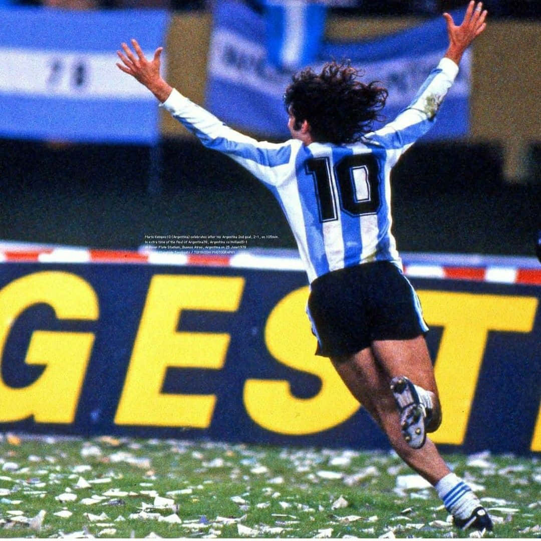 Number 10 Mario Kempes Wallpaper