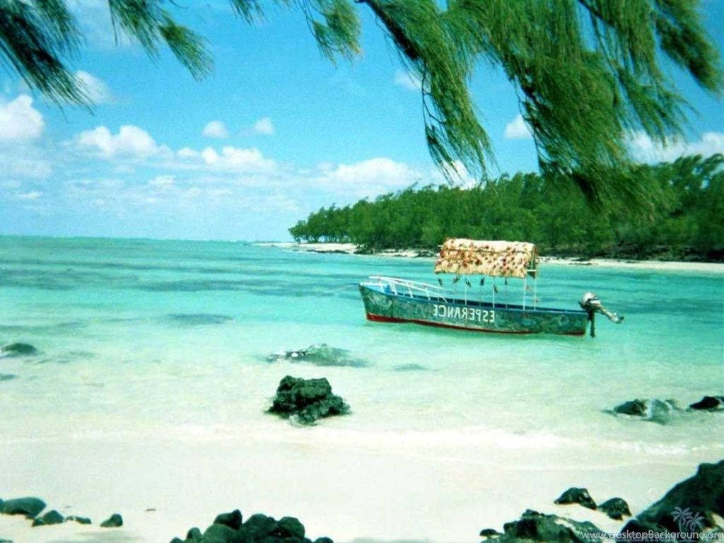 Old Boat At Mauritius Sea Wallpaper