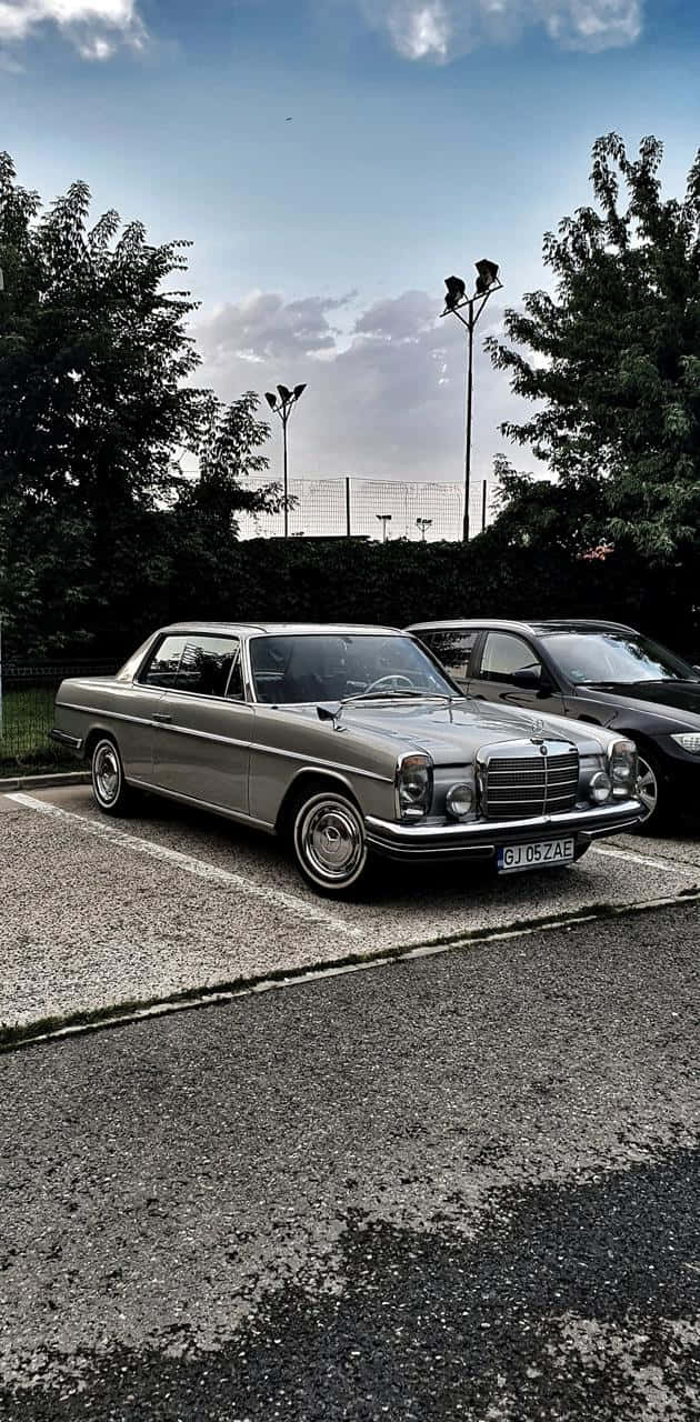 Old Mercedes Benz At The Carpark Wallpaper