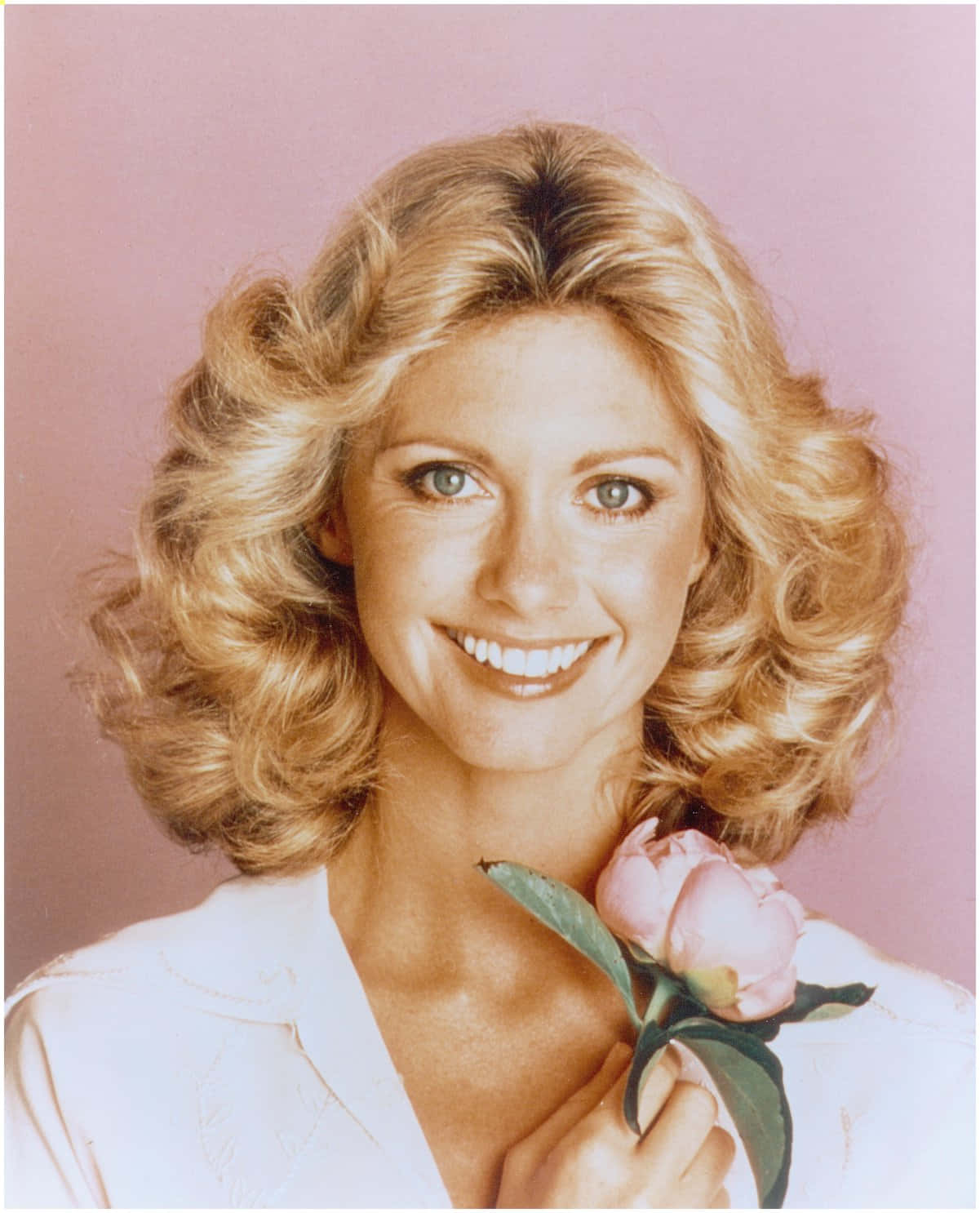 Olivia Newton John With Pink Flowers Wallpaper