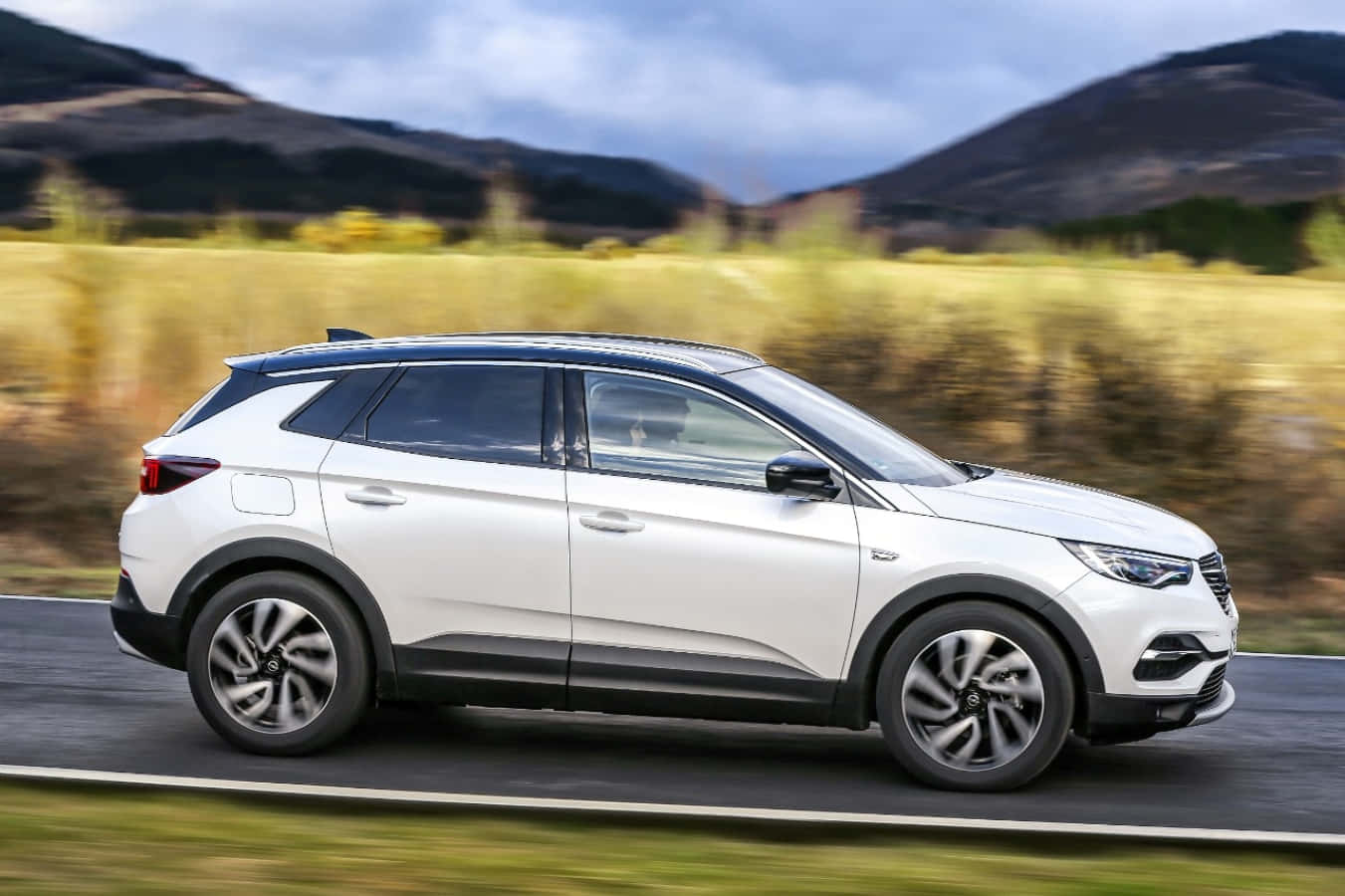 Opel Grandland X - The Stylish And Adaptable Suv Wallpaper