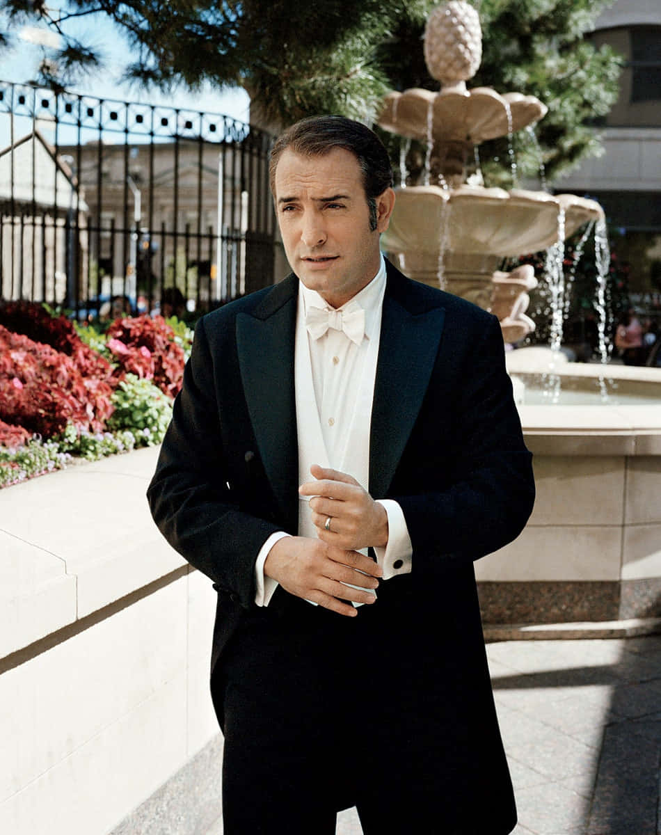 Oscar-winning Actor Jean Dujardin Poses For A Striking Portrait. Wallpaper