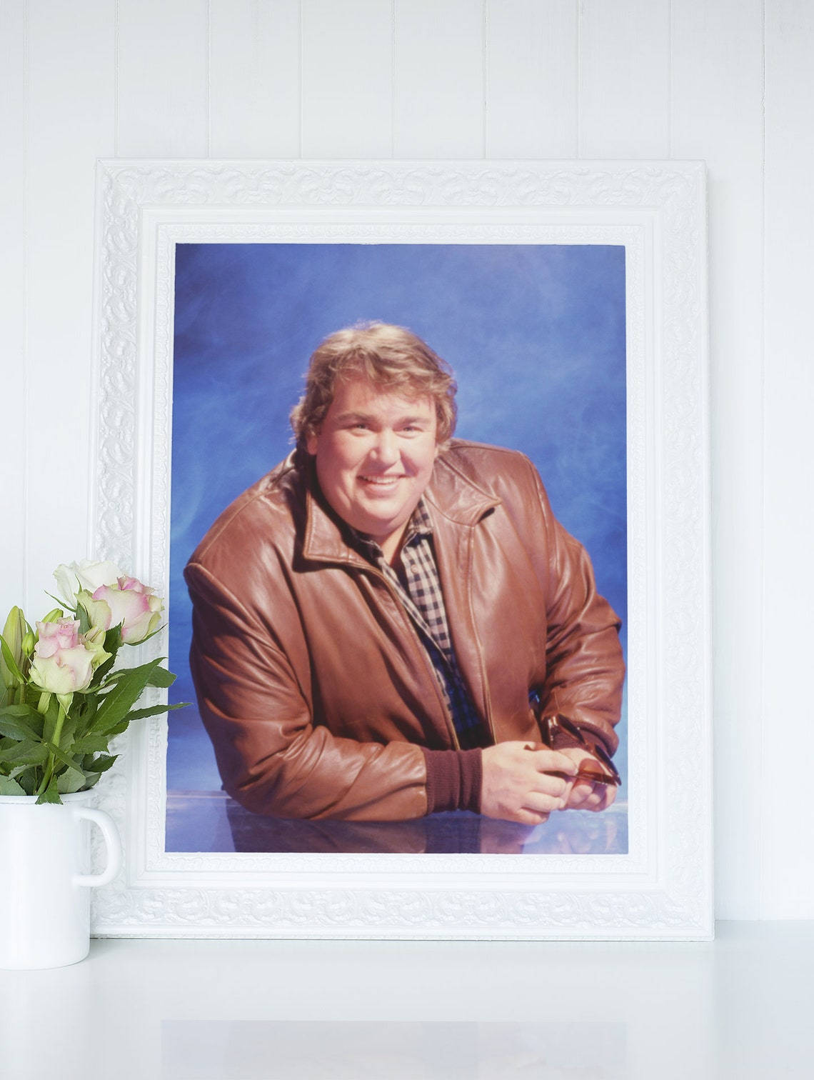 Outstanding Comedian John Candy In Frame Wallpaper