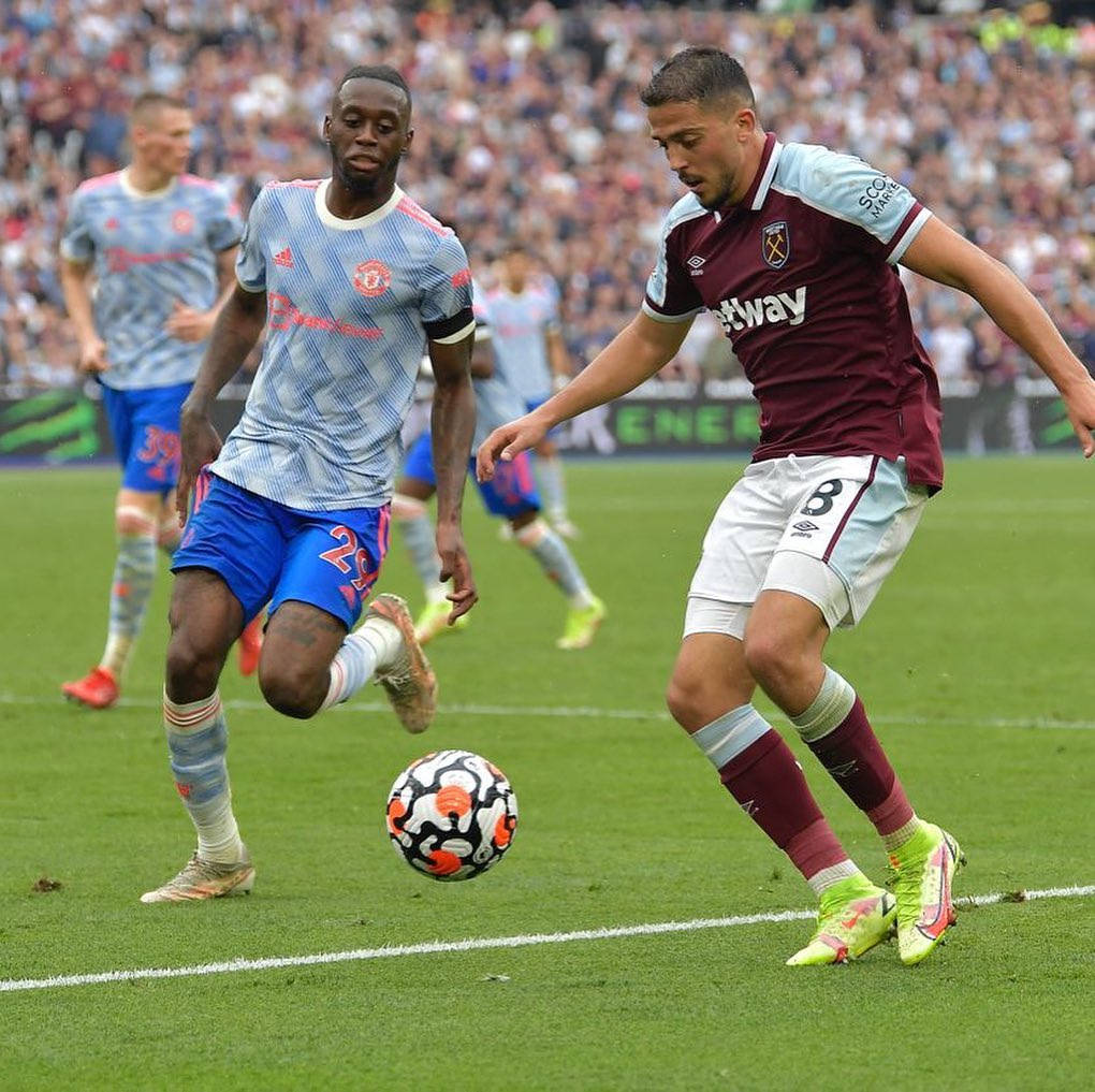 Pablo Fornals Dodging Steal Wallpaper