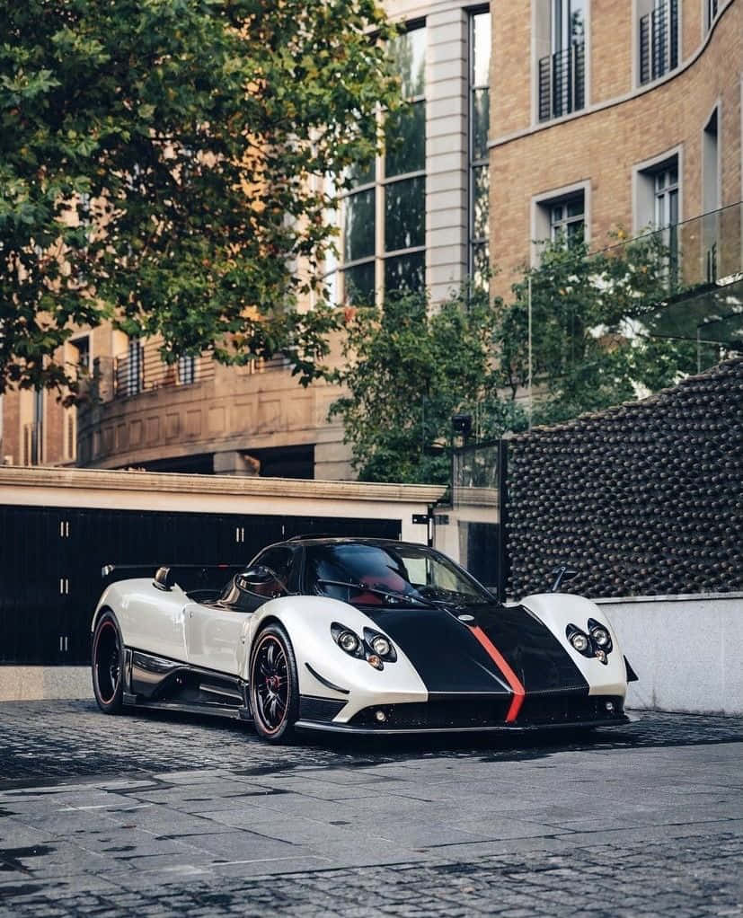 Pagani Zonda Cinque - Power Meets Aesthetics In High-end Luxury Wallpaper