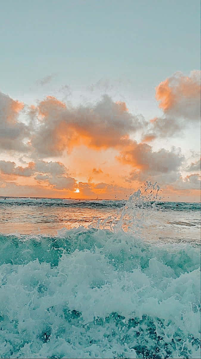 Pastel Sunset Beach Waves Wallpaper