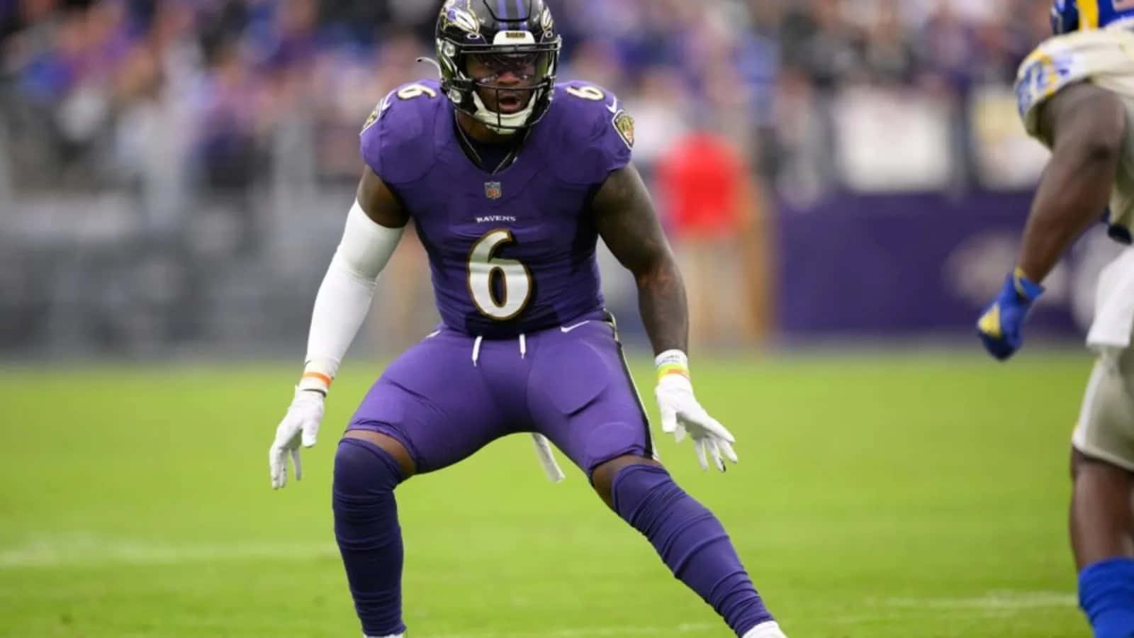 Patrick Queen Baltimore Ravens Linebacker Ready Position Wallpaper