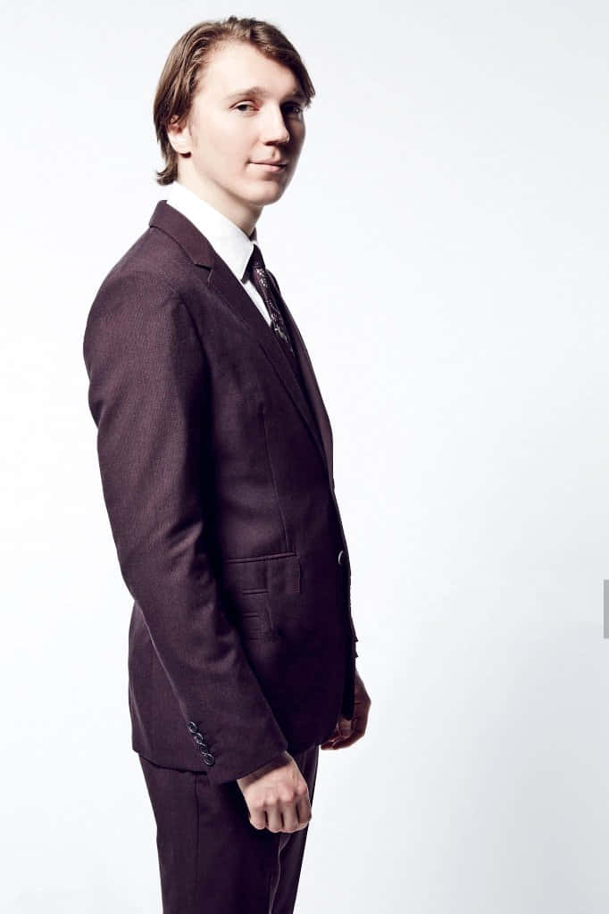 Paul Dano Looks Dapper In His Suit. Wallpaper