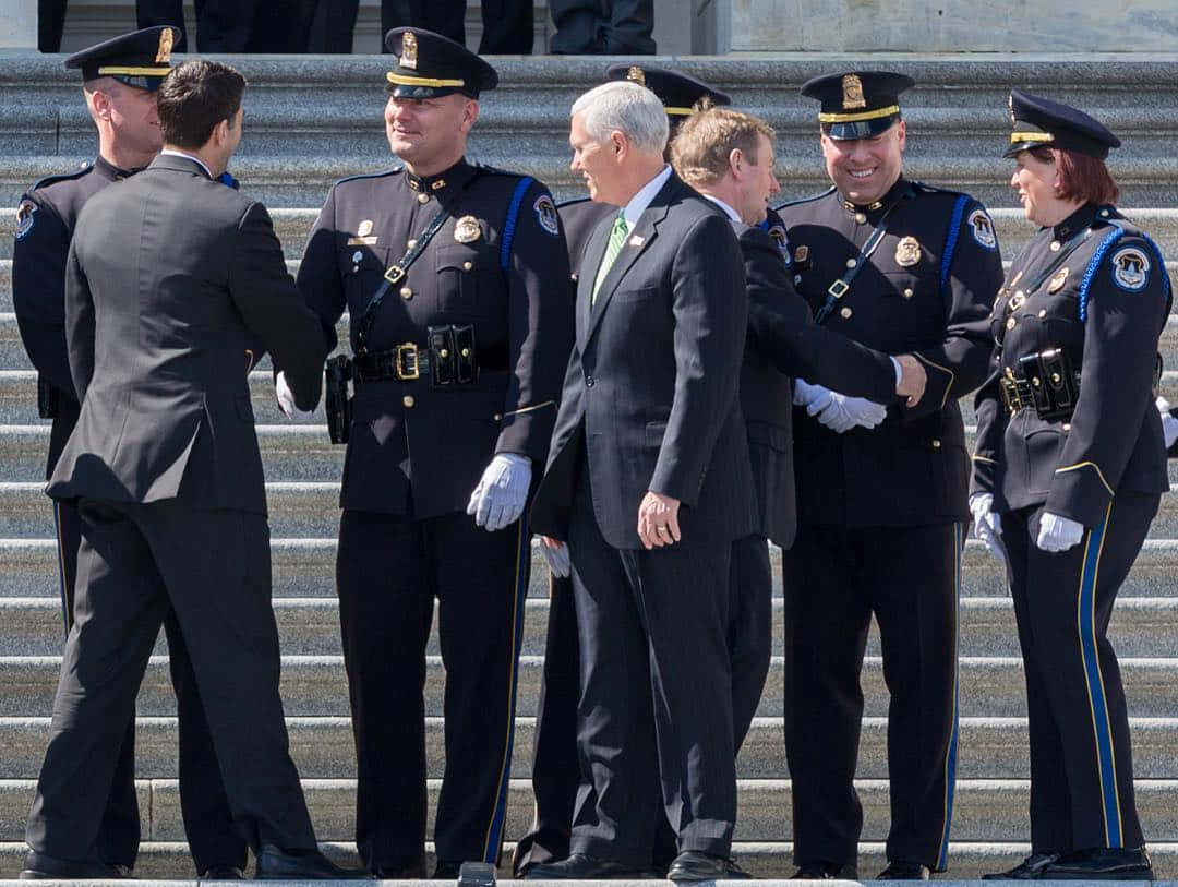 Paul Ryan With Us Police Officers Wallpaper