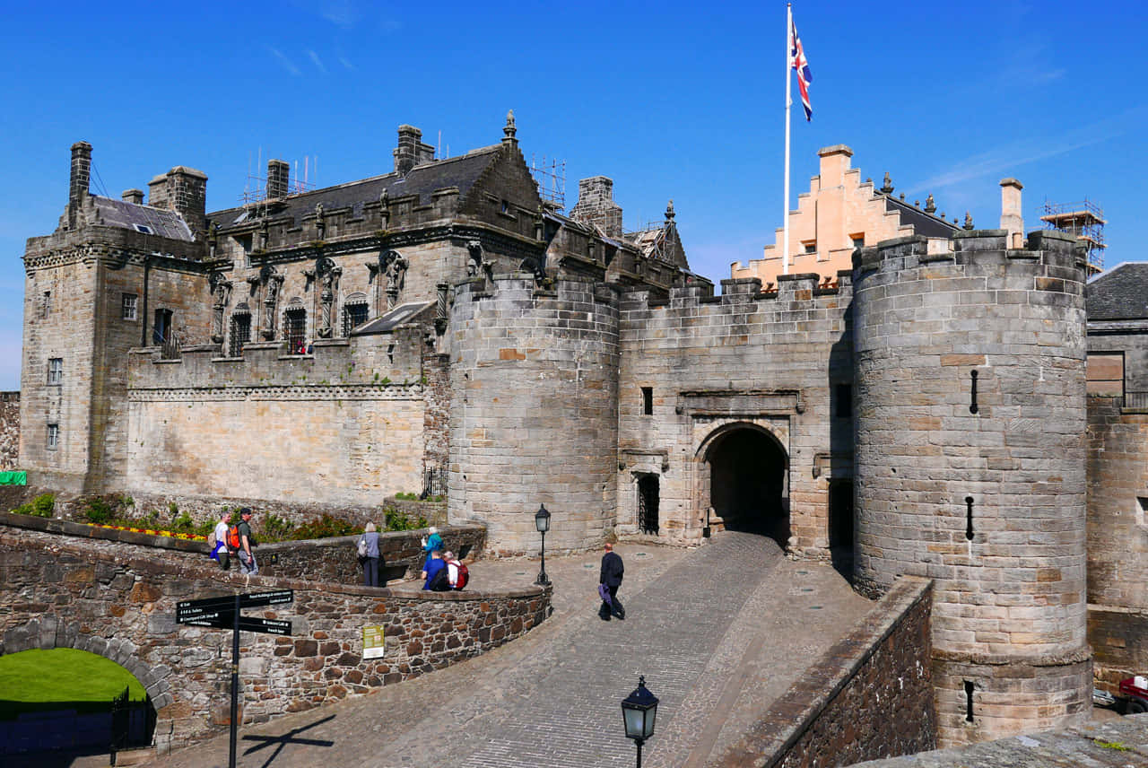 People At Sterling Castle Wallpaper