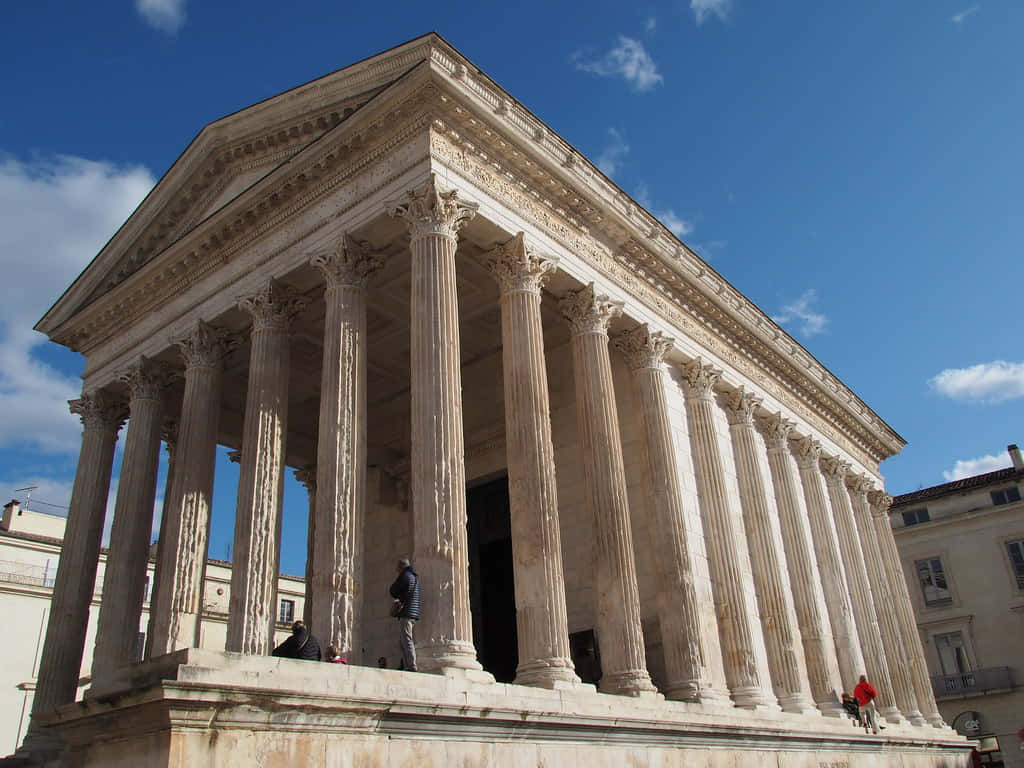 People On The Maison Carrée Wallpaper