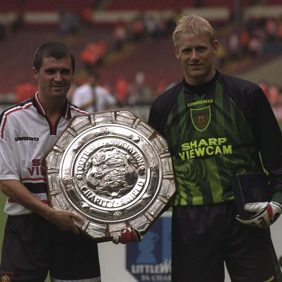 Peter Schmeichel With Roy Keane Wallpaper