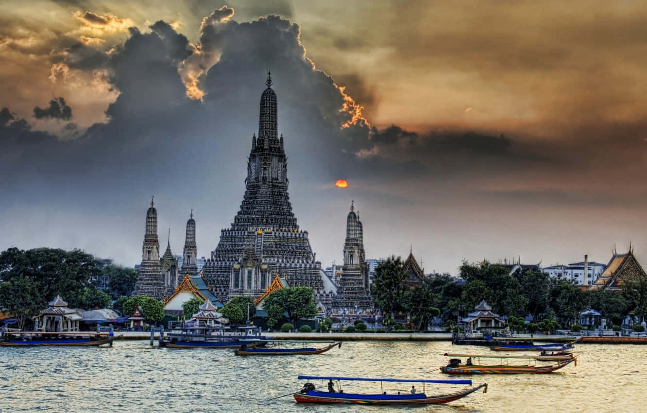 Photograph Of Wat Arun In Dark Period Wallpaper