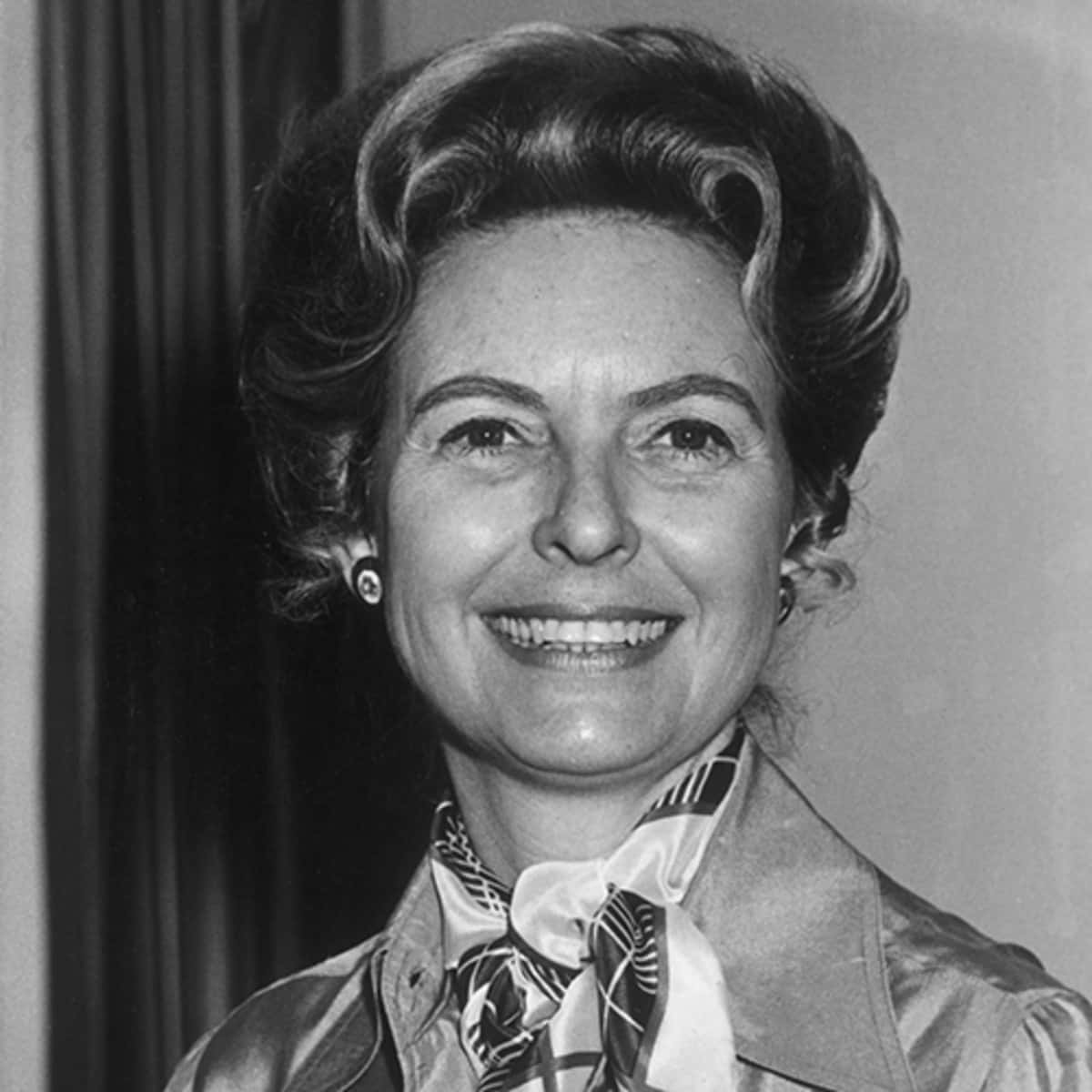 Phyllis Schlafly Monochrome Smiling Portrait Wallpaper