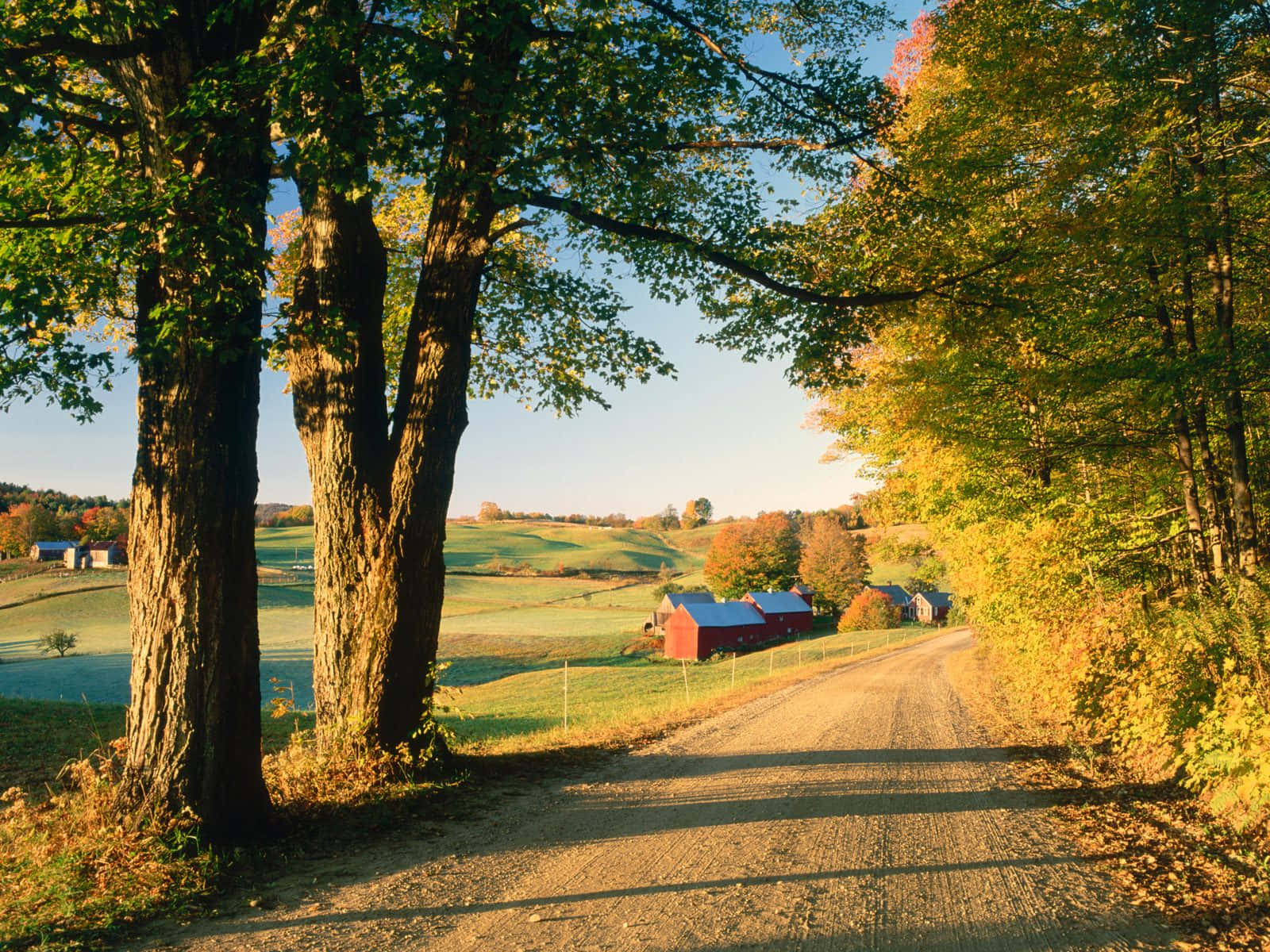 Picturesque Fall Farmhouse Scene Wallpaper