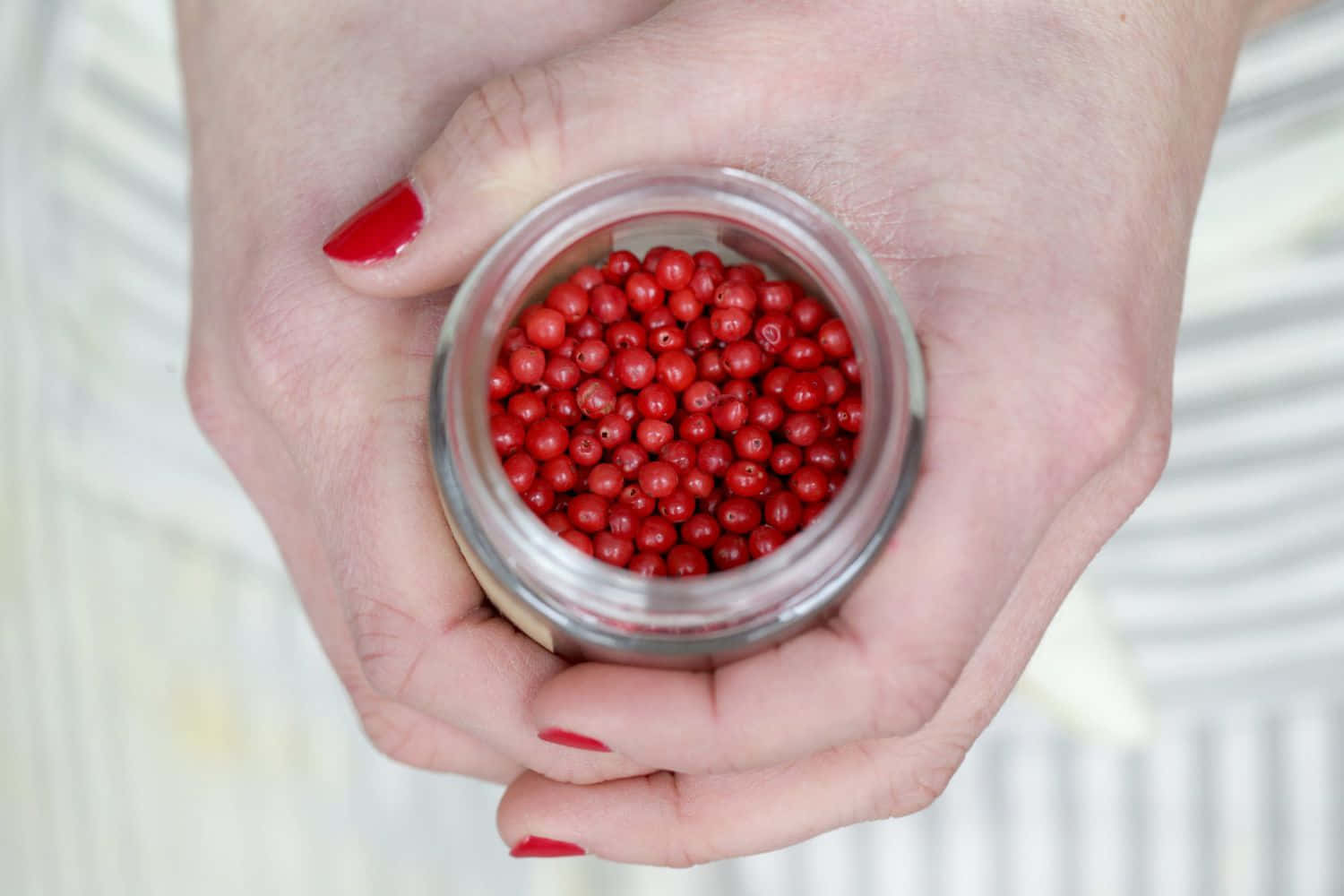 Pink Peppercorn In A Ceramic Bowl Wallpaper