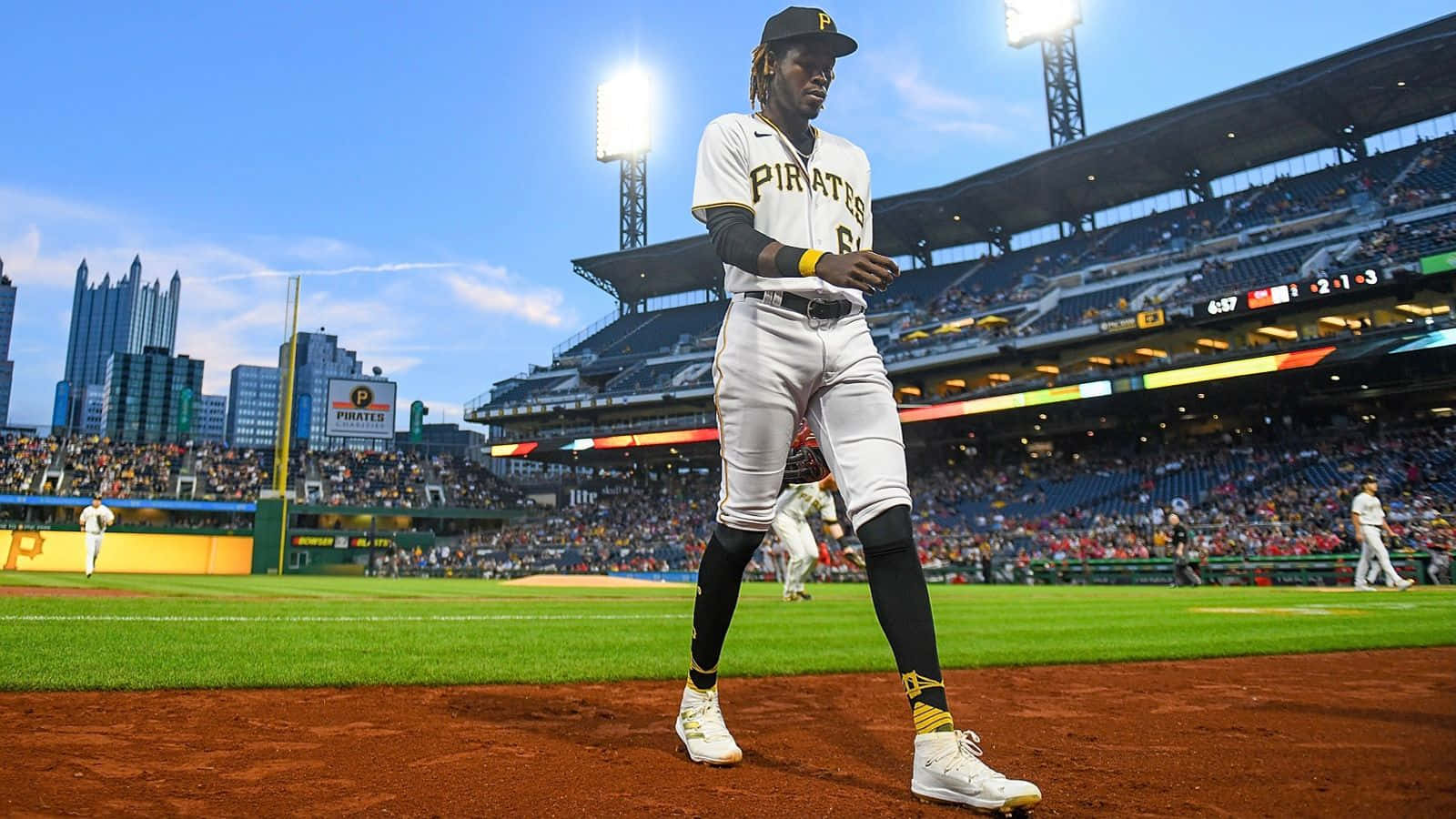 Pirates Player Oneil Cruz Walkingon Field Wallpaper