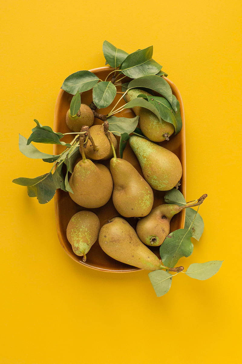 Plate Of Pear Fruits Wallpaper