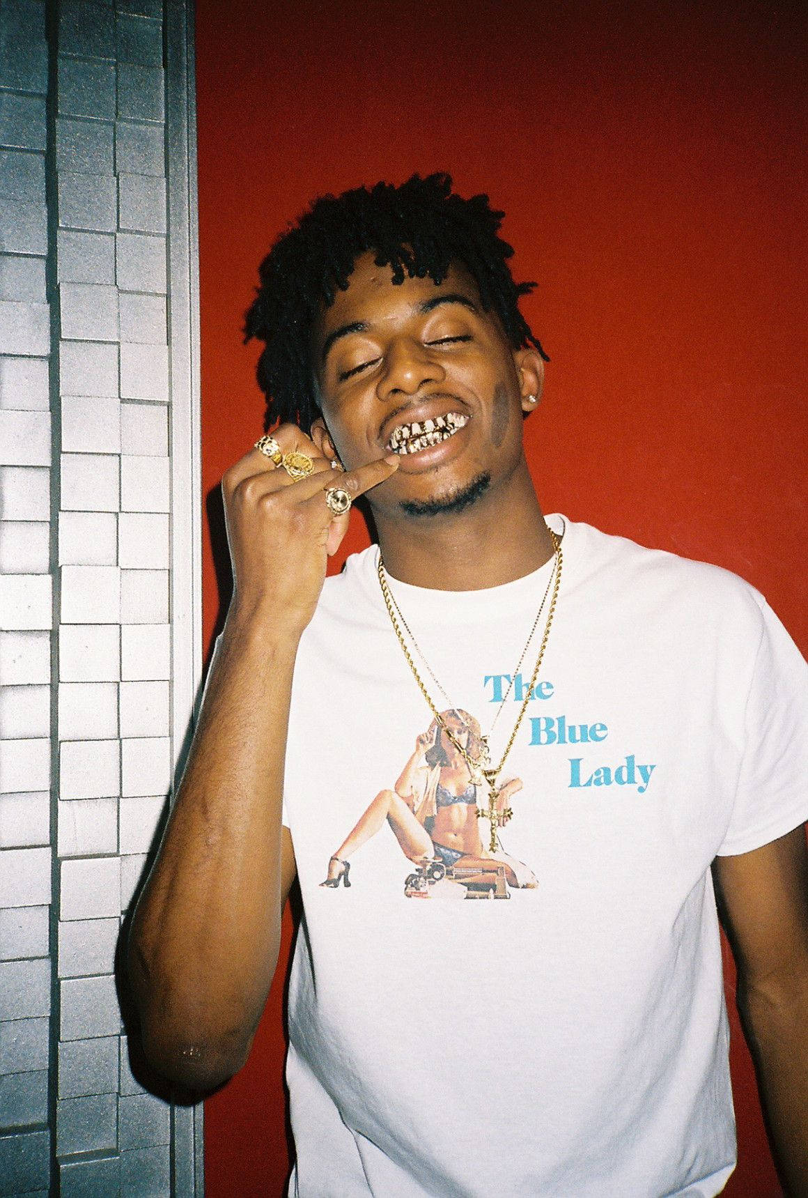 Playboi Carti Gives A Wide Smile For His Fans Wallpaper