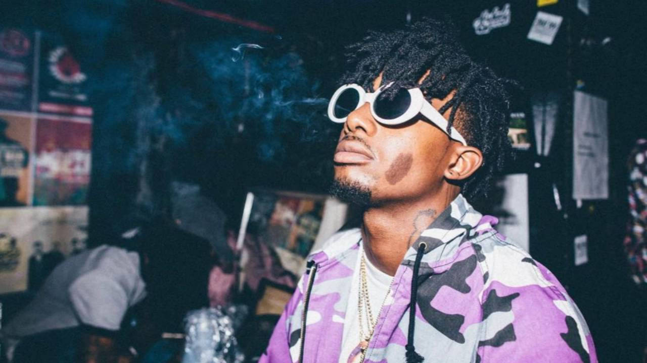 Playboi Carti Rocks The Drip In His Signature Sunglasses Wallpaper