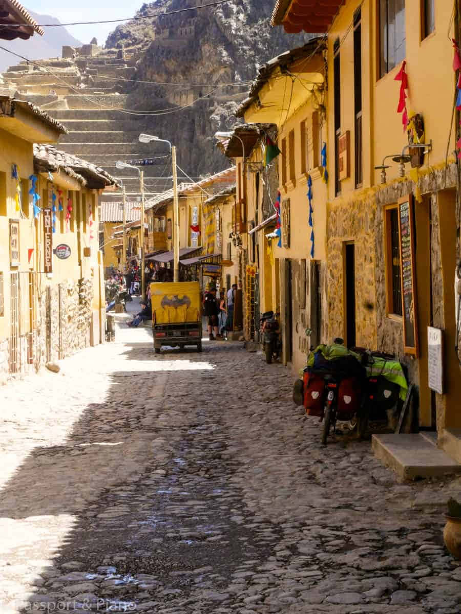 Plaza Ollantaytambo Valley Wallpaper