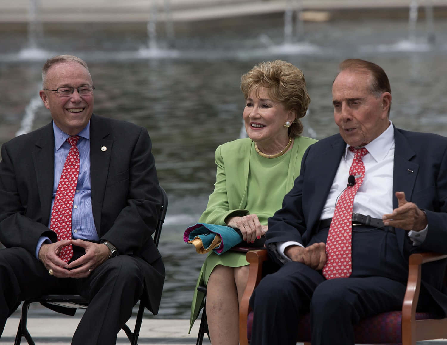 Political Couple Elizabeth Dole And Bob Wallpaper