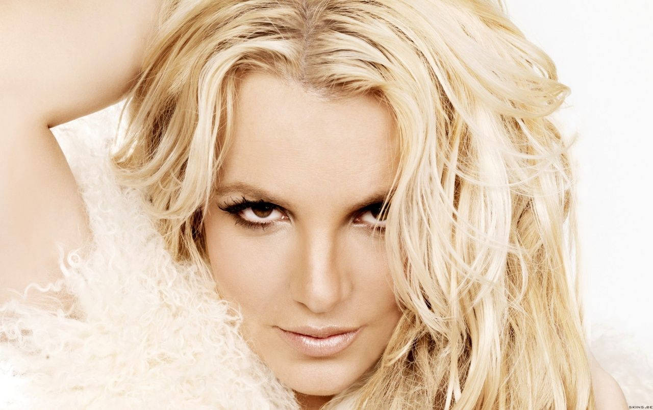 Pop Icon Britney Spears On The Femme Fatale World Tour Wallpaper