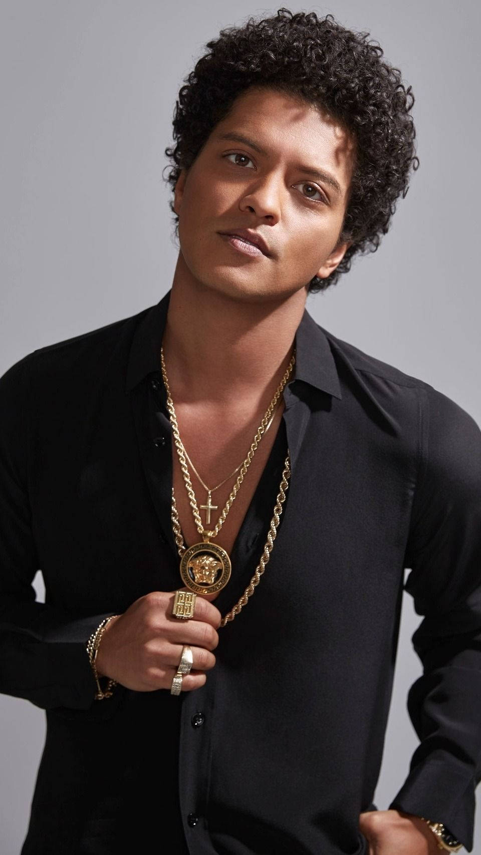 Pop Superstar Bruno Mars Rocks A Bold Versace Blazer Wallpaper