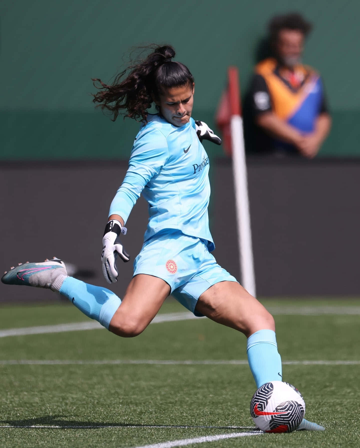 Portland Thorns F C Goalkeeper Action Wallpaper