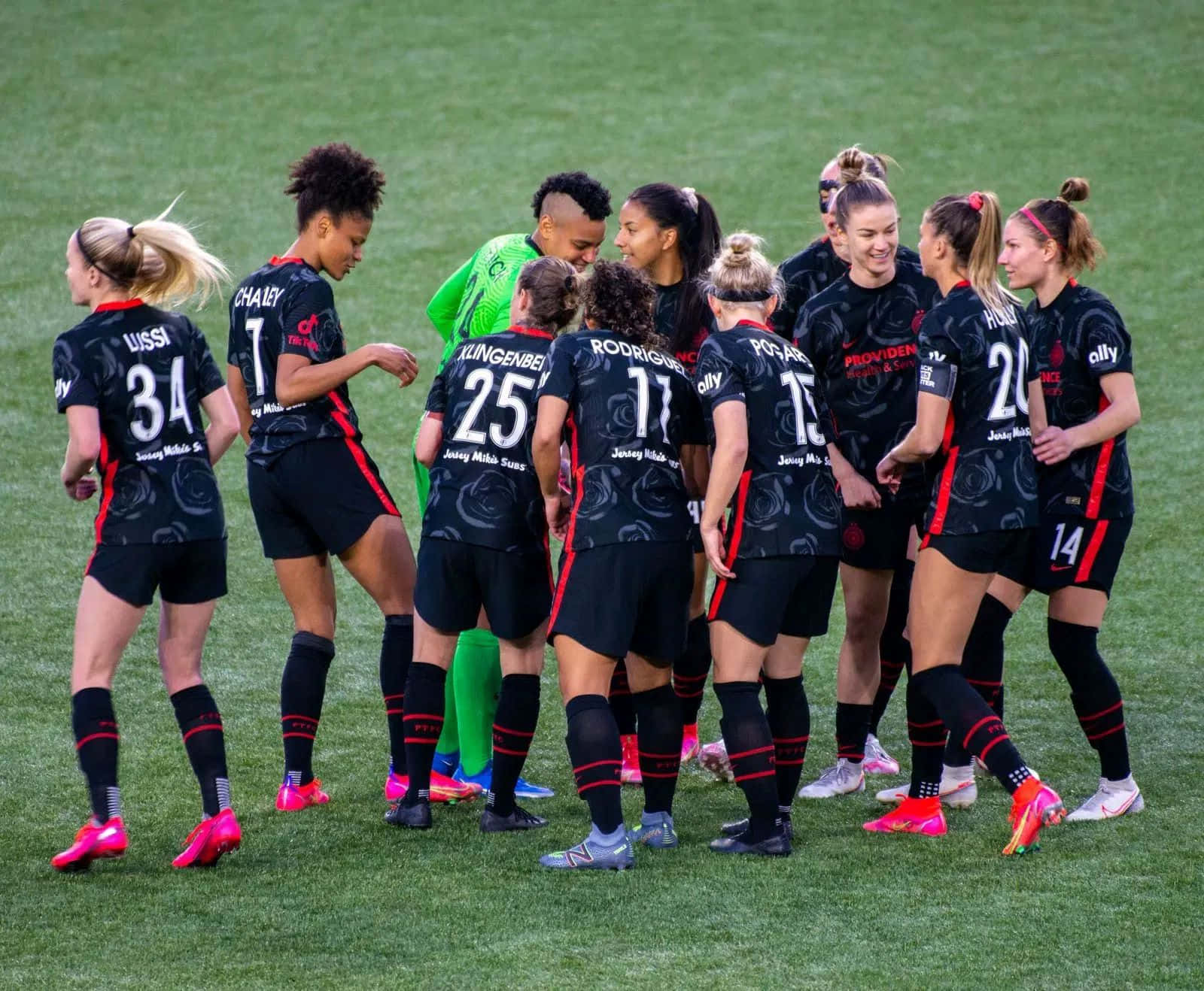 Portland Thorns F C Team Huddle On Field Wallpaper