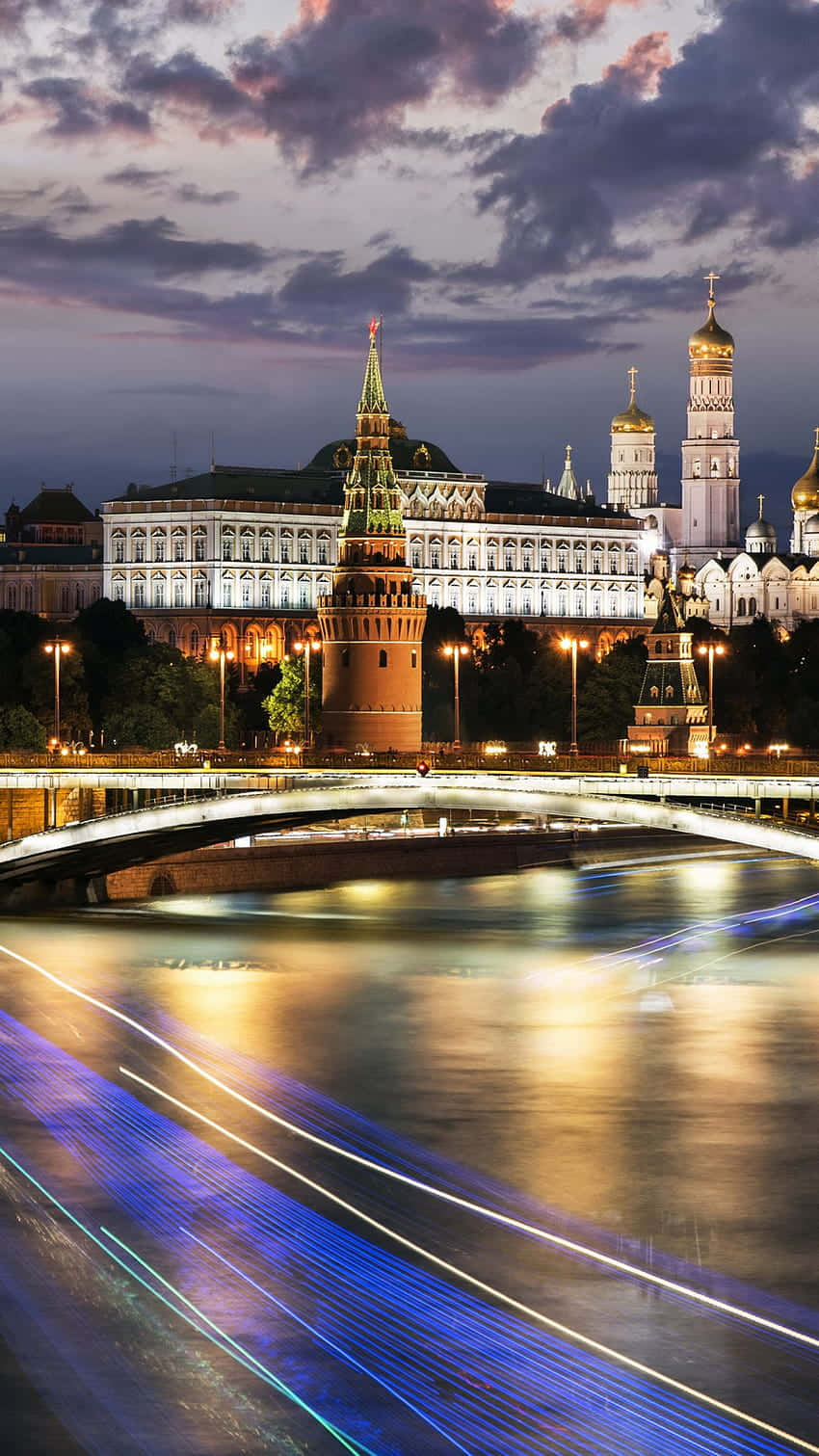 Portrait Kremlin At Night Wallpaper