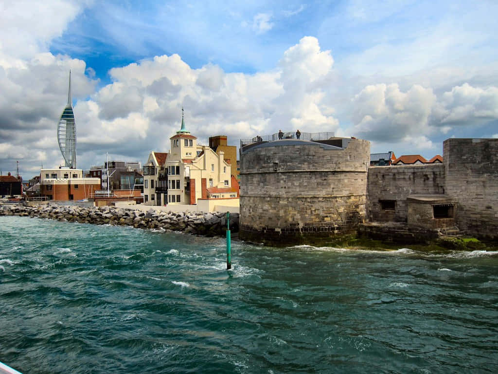 Portsmouth, United Kingdom's Panoramic View Wallpaper