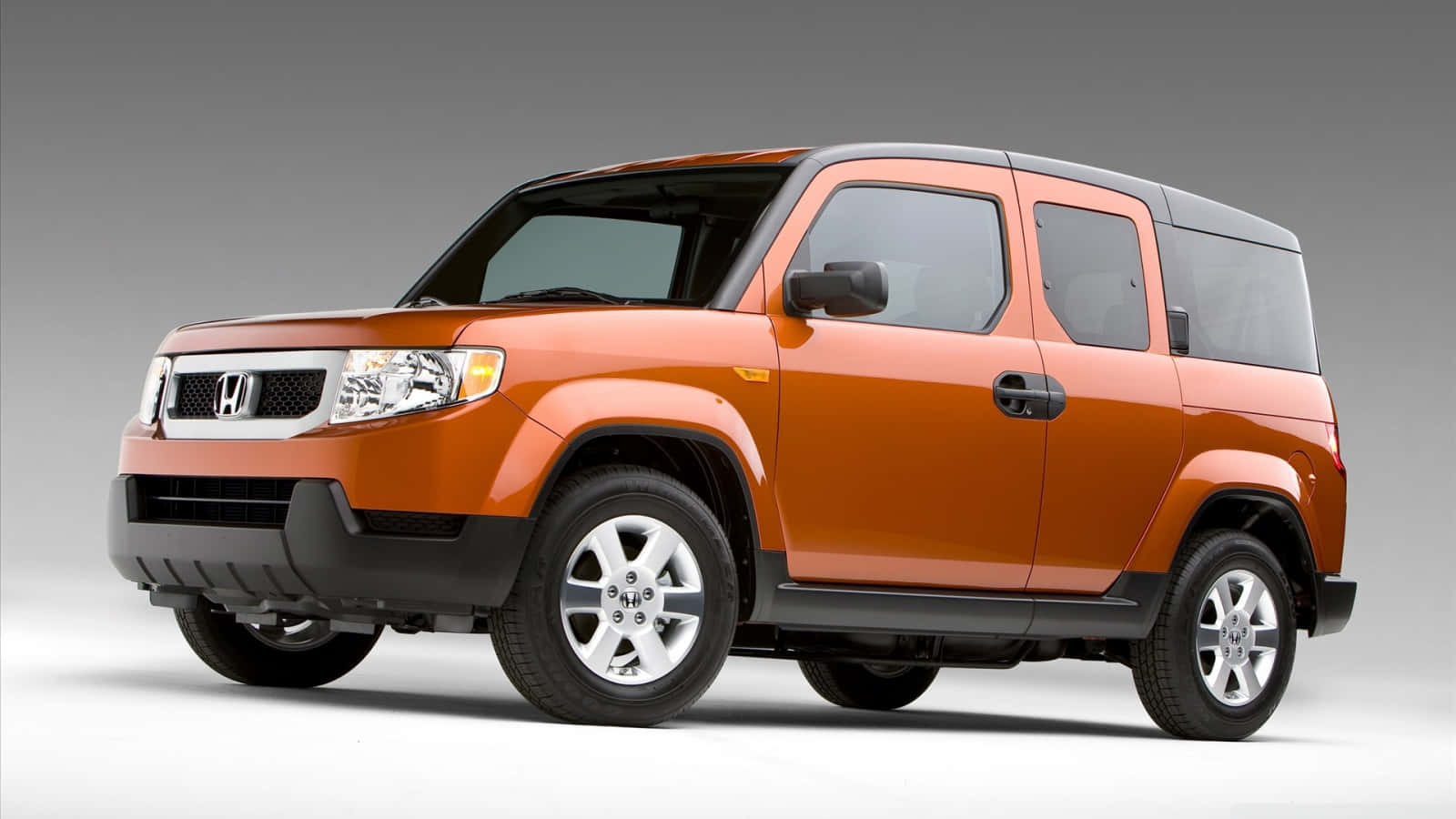 Powerful And Versatile Honda Element On An Outdoor Adventure Wallpaper