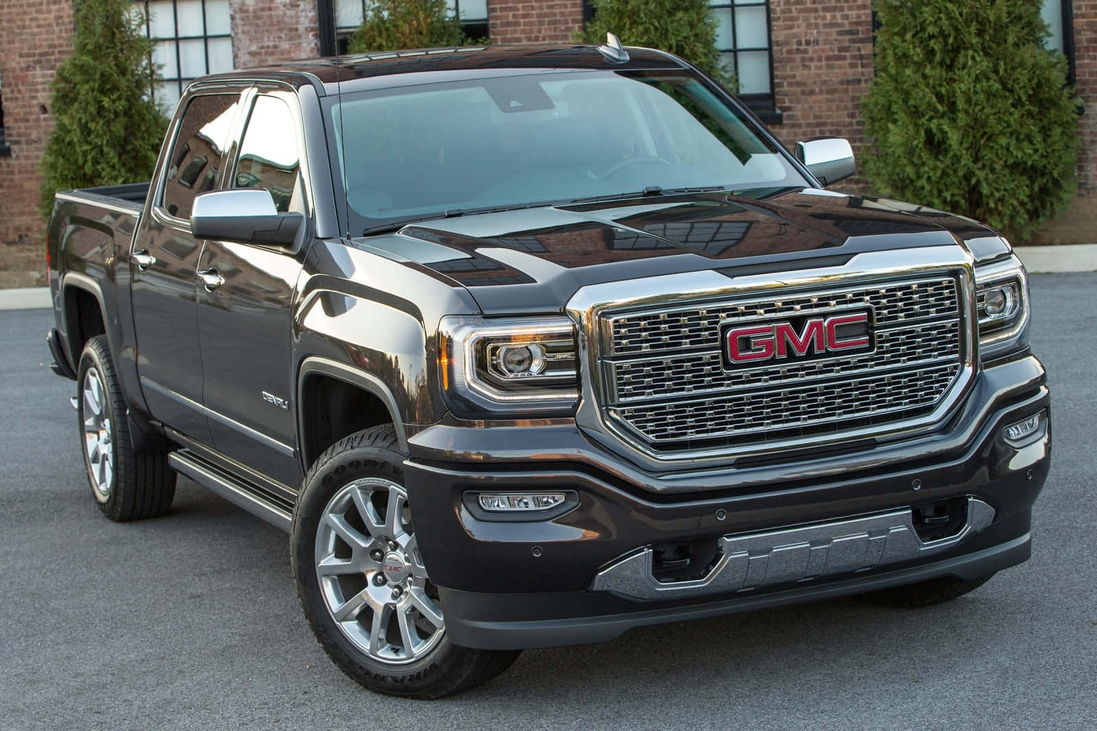 Powerful Gmc Sierra 4x4 Pickup Truck Wallpaper