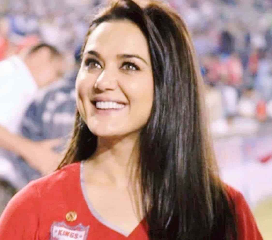 Preity Zinta Punjab Kings Happy Smile Wallpaper