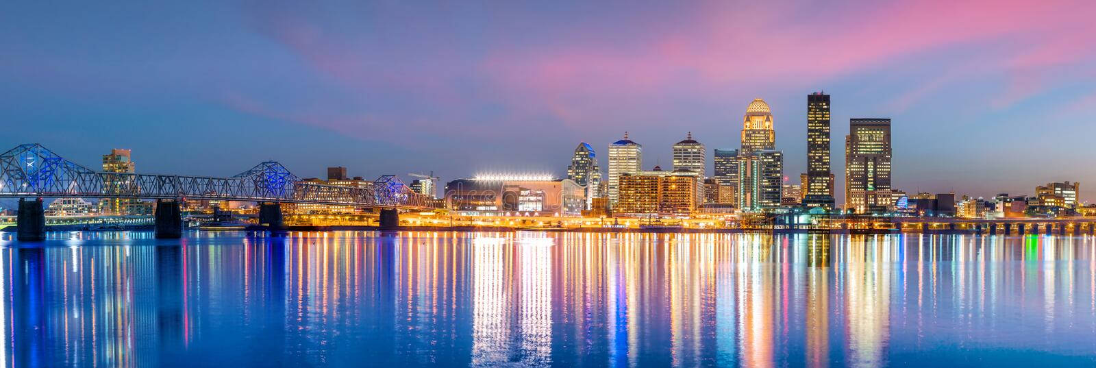 Pristine Waters Fronting Louisville Skyline Wallpaper