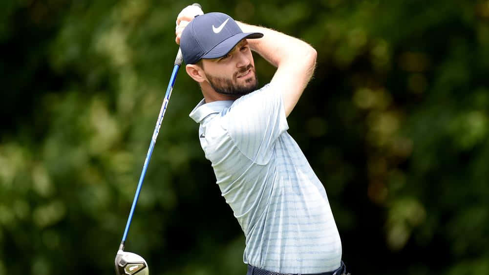 Pro Golfer Kyle Stanley Demonstrates His Powerful Golf Swing. Wallpaper