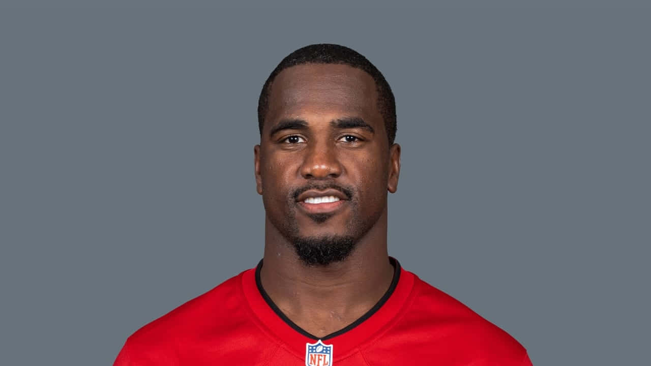 Professional Football Linebacker Portrait Wallpaper