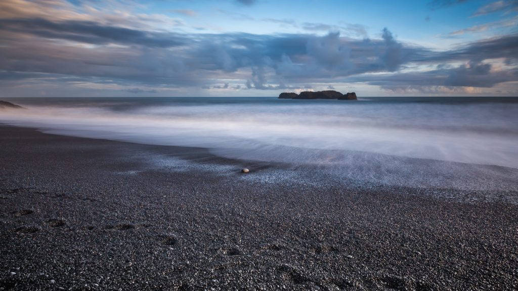 Punaluʻu Beach 4k Desktop Wallpaper