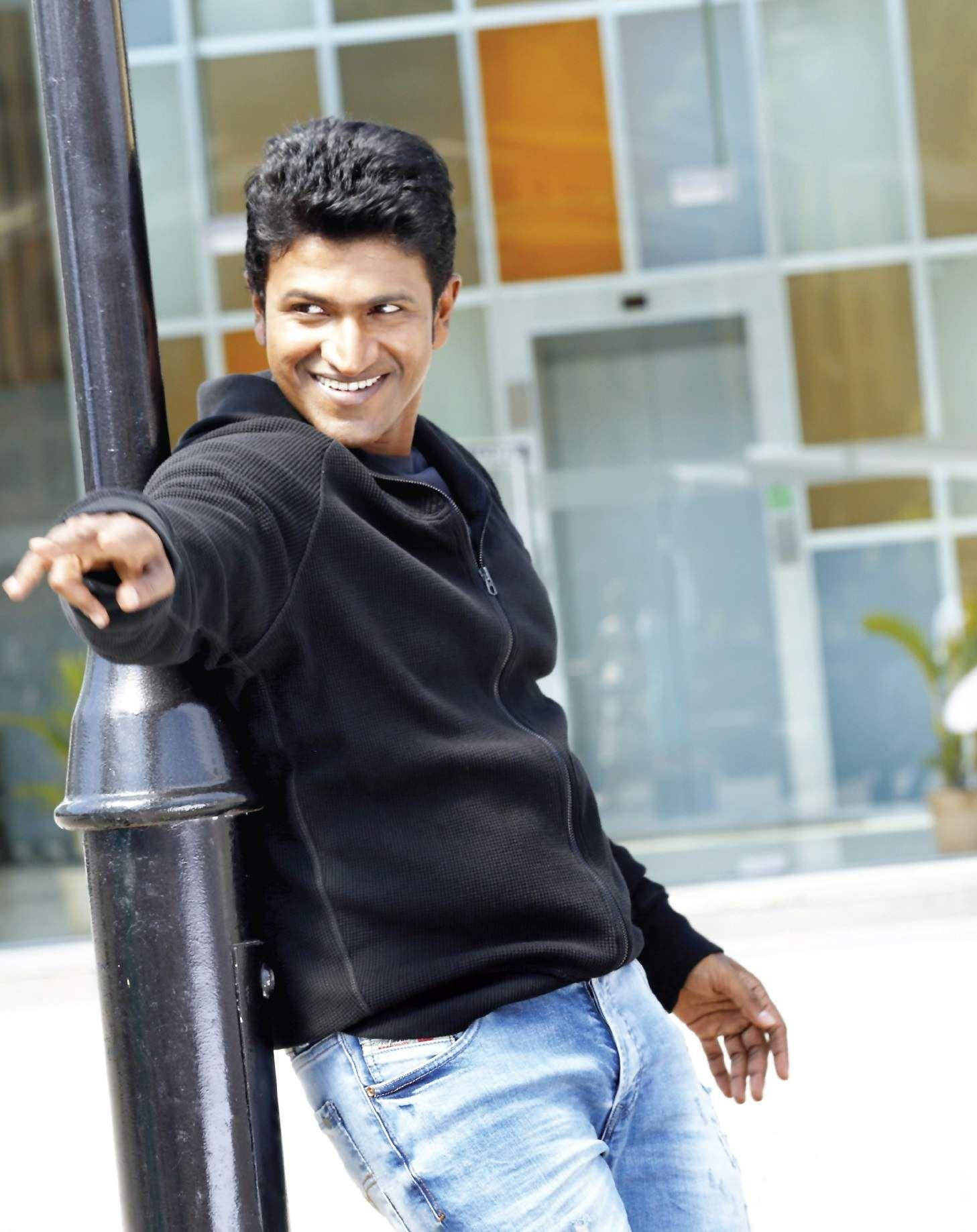 Puneeth Rajkumar Leaning On Pole Wallpaper