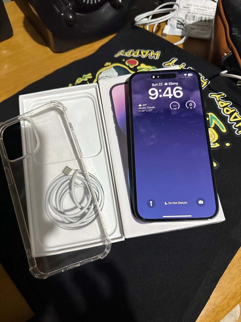 Purplei Phone14 Pro Max Unboxing Wallpaper