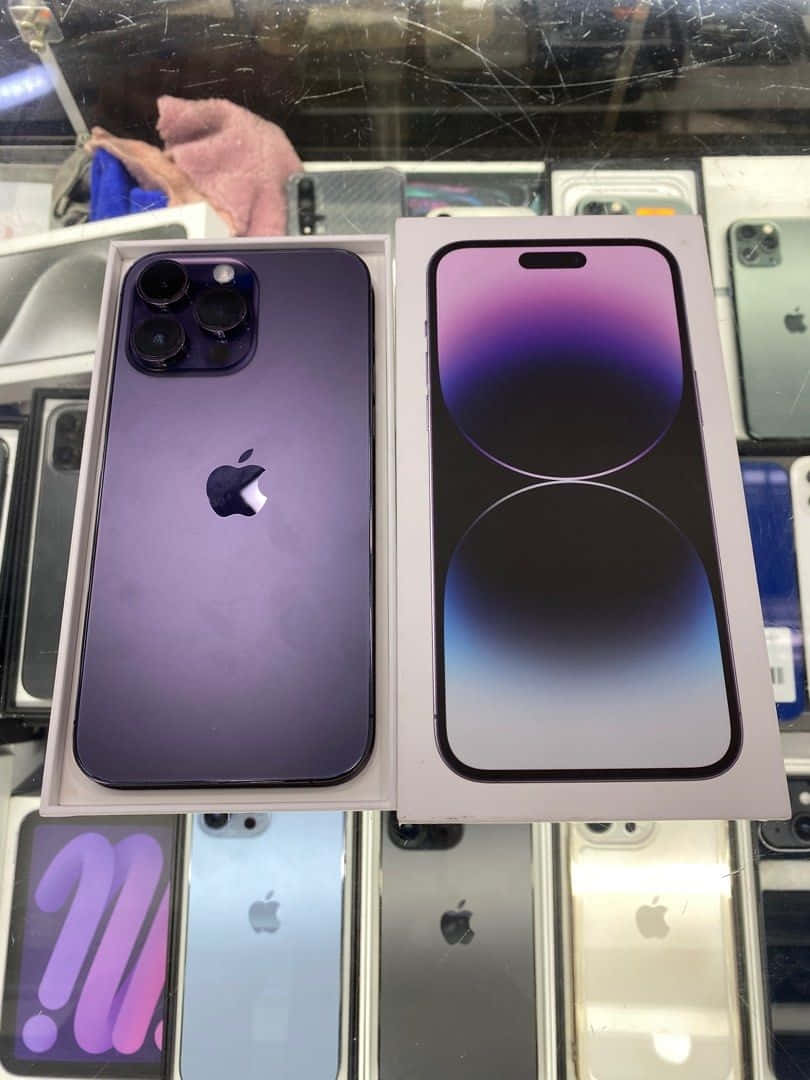 Purplei Phone14 Pro Max Unboxing Wallpaper