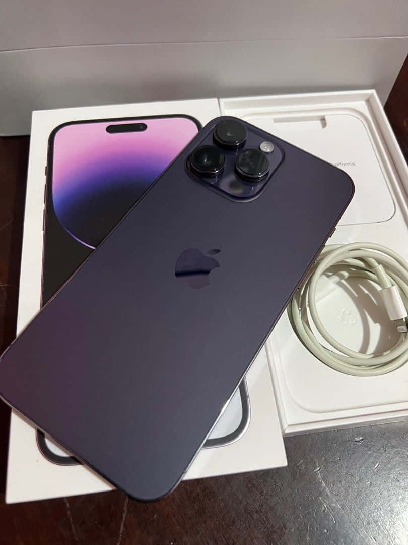 Purplei Phone14 Pro Max Unboxing Wallpaper